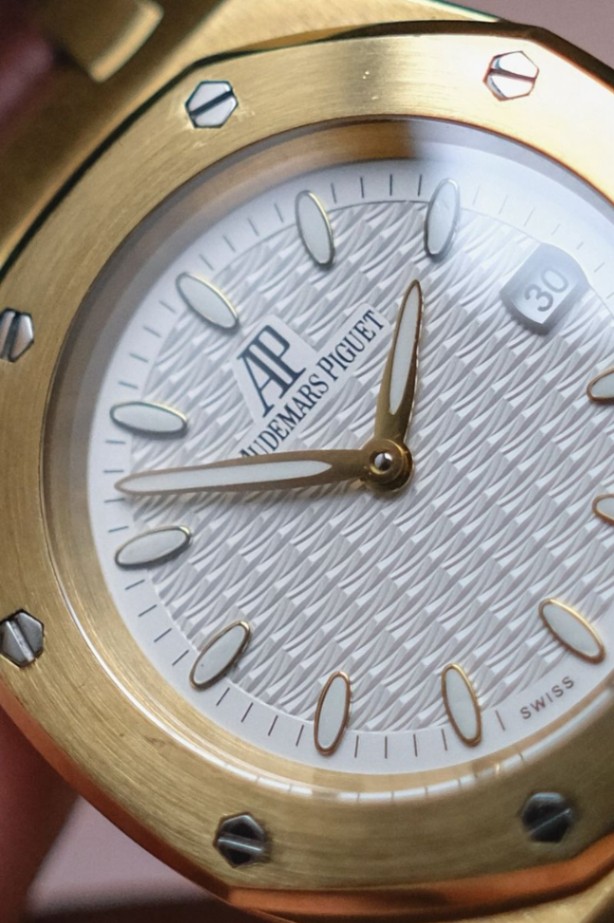 Audemars Piguet Royal Oak Lady 18K Gold 67600BA - Image 4