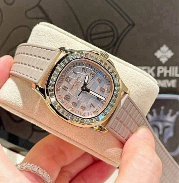PATEK PHILIPPE Aquanaut Luce 5072R-001 38.8mm thumbnail 4