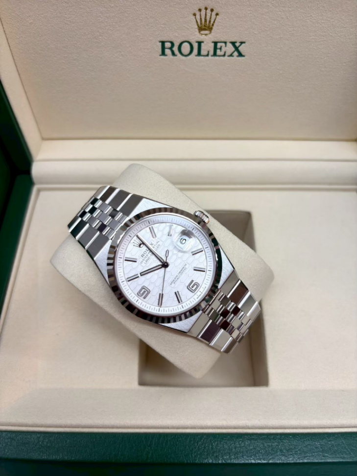 Land Dweller White Dial Flat Jubilee 40mm - Image 2