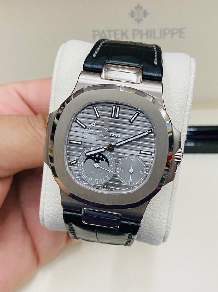 PATEK PHILIPPE NAUTILUS 5712G