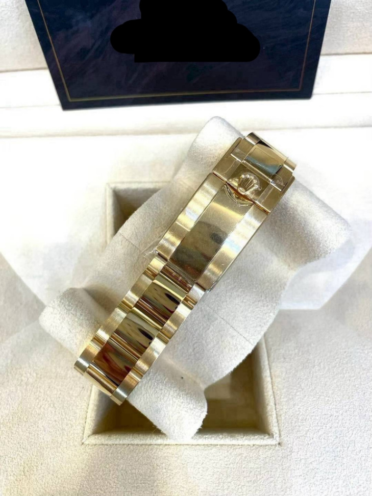 Daytona Champagne Dial Full Yellow Gold 40mm thumbnail 4
