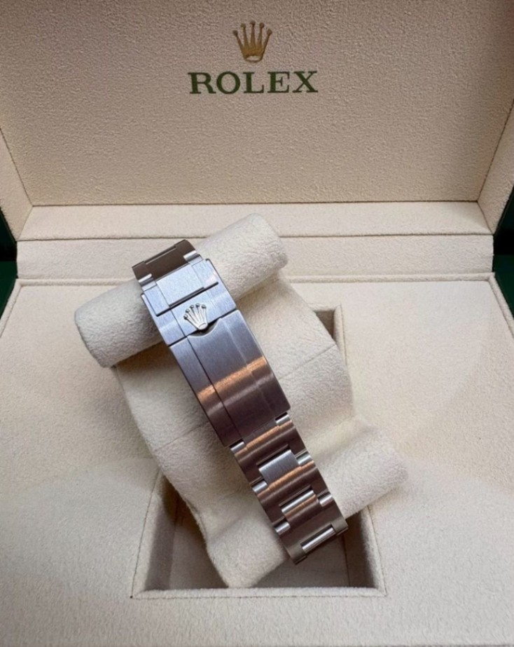 ROLEX Explorer I Black Dial 124270 36mm 2024 thumbnail 5