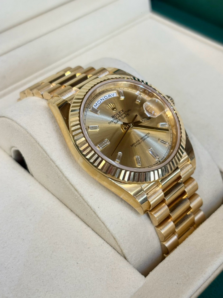 Day-Date Champagne Dial Full Yellow Gold 40mm - Image 4