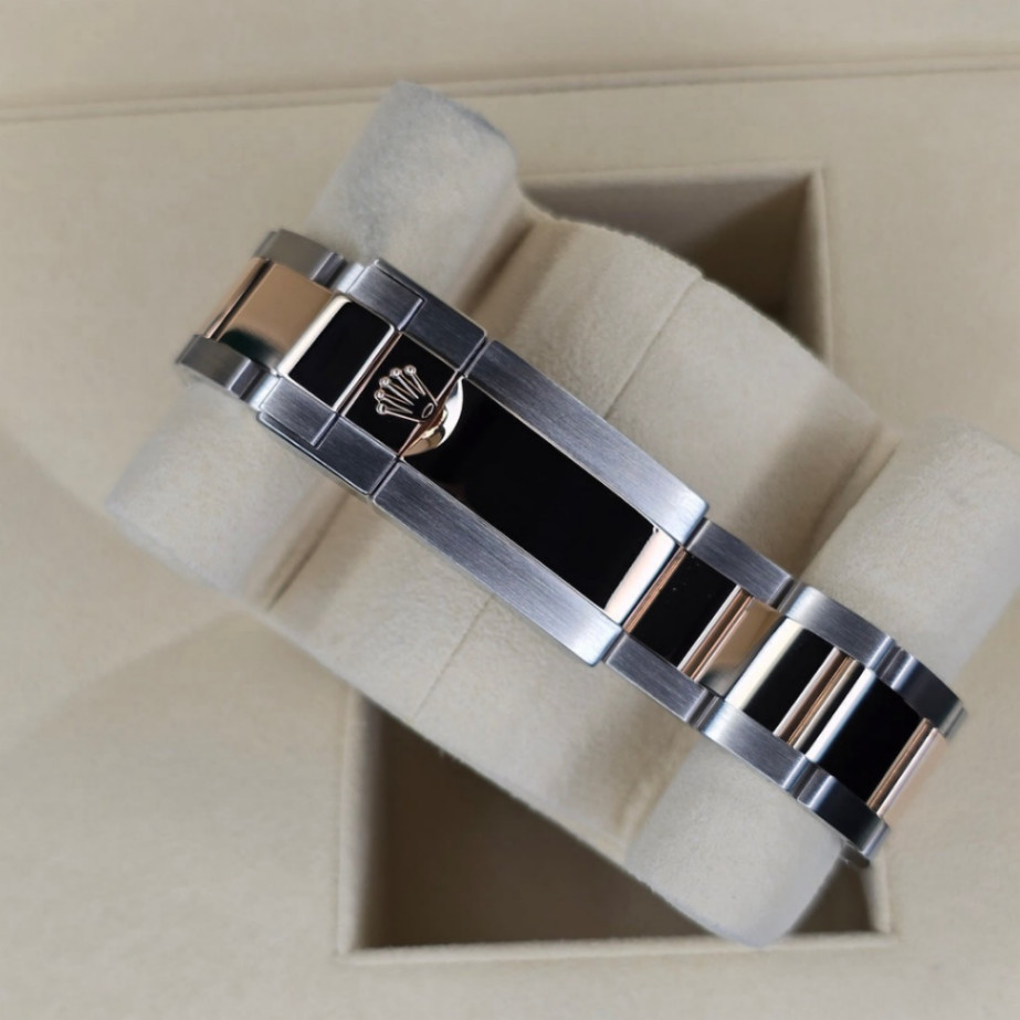 Used Yacht Master Black Dial 2t Rose Gold 40mm - Image 5