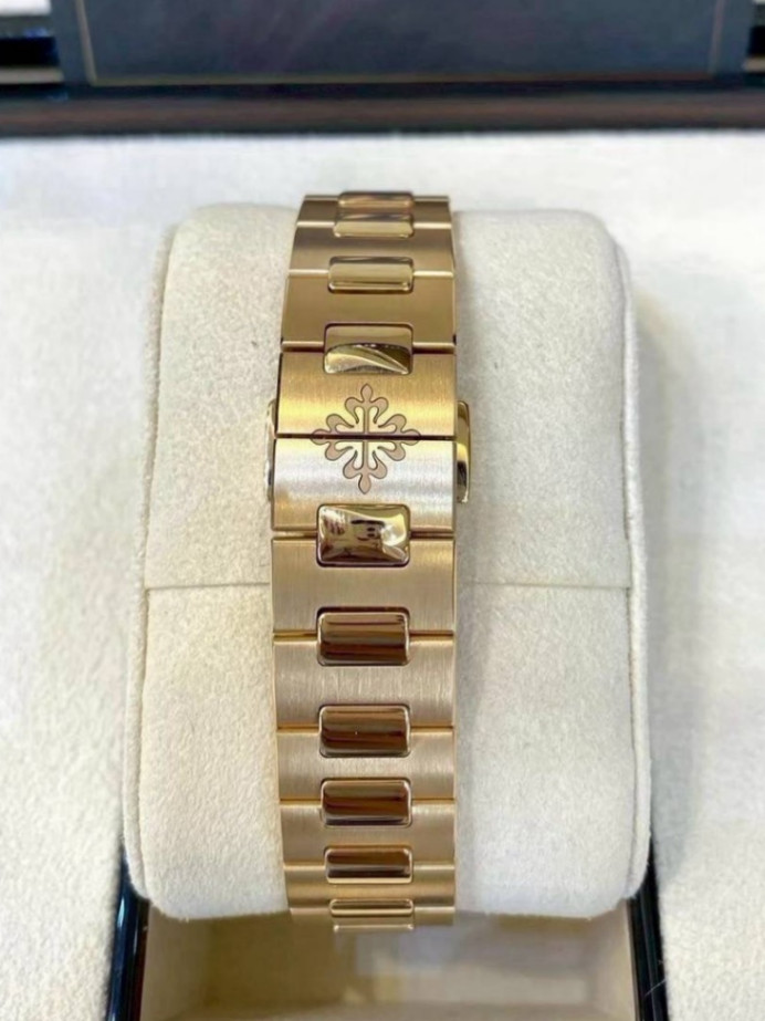 New Patek Philippe Nautilus 7010/1R Purple Dial - Image 4