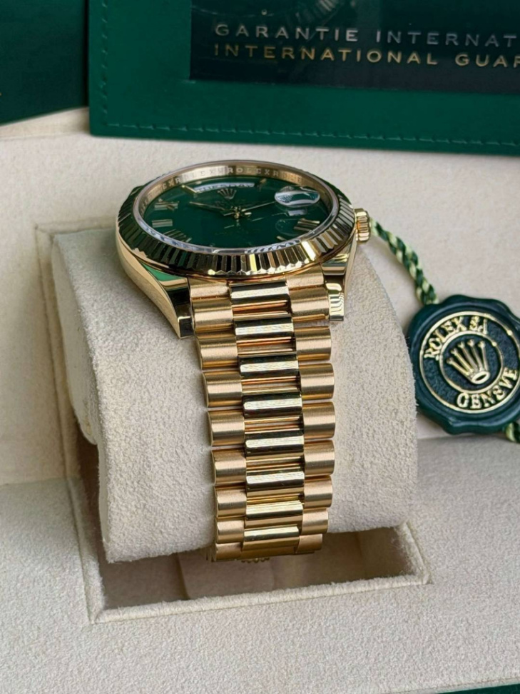 Day-Date Green Roman Dial Full Yellow Gold 40mm thumbnail 4