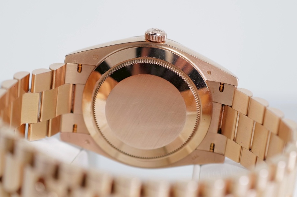 ROLEX Day-Date 40 228235 Everose Gold Sundust Diamond Dial - Image 2