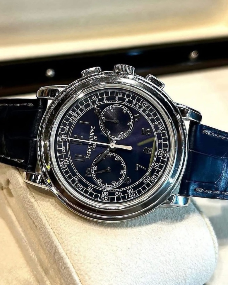 PATEK PHILIPPE Chronograph 5070P-001 Blue Sunburst Dial thumbnail 2