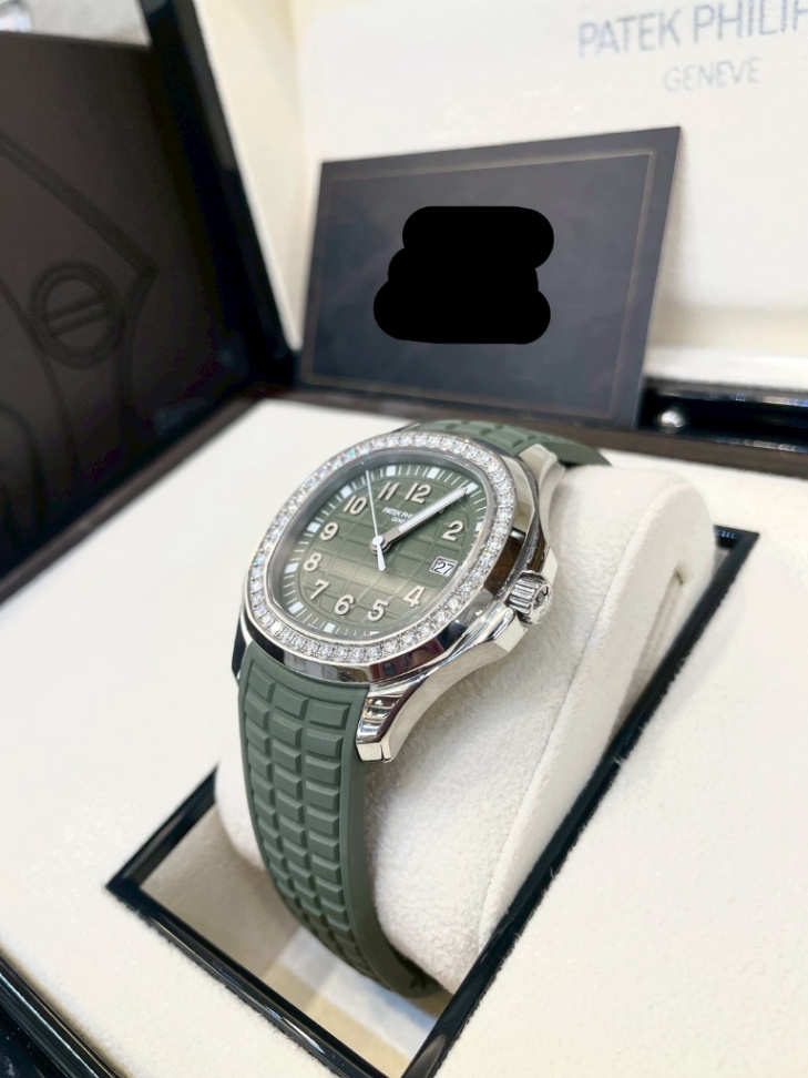 Patek Philippe Aquanaut 5267/200A Green - Image 2