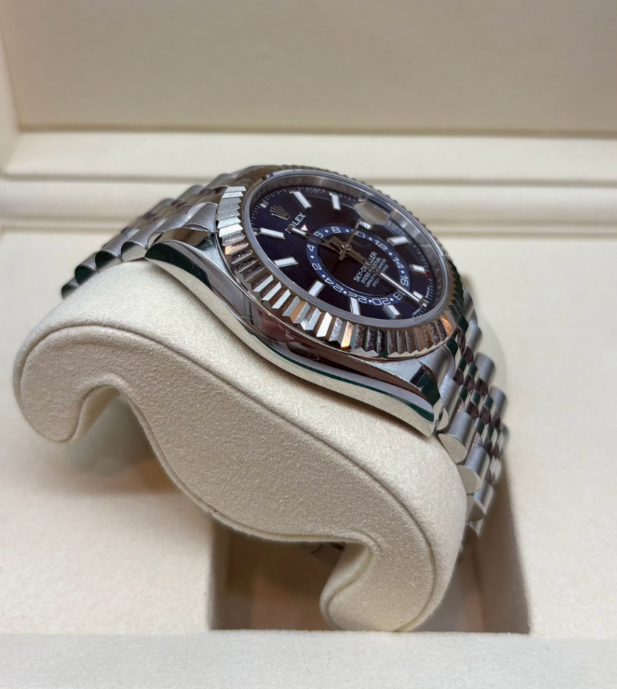 Sky Dweller Blue Dial Jubilee 42mm - Image 4