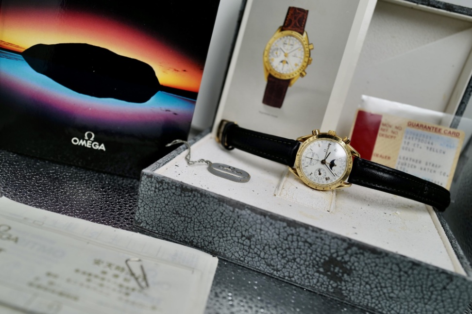 OMEGA Speedmaster Triple Date Moonphase 175.0044 18K Gold 39mm - Image 2