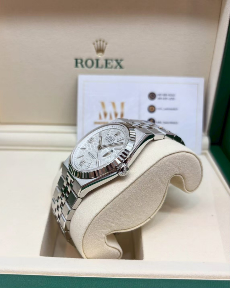 Land Dweller White Dial Flat Jubilee 40mm - Image 3