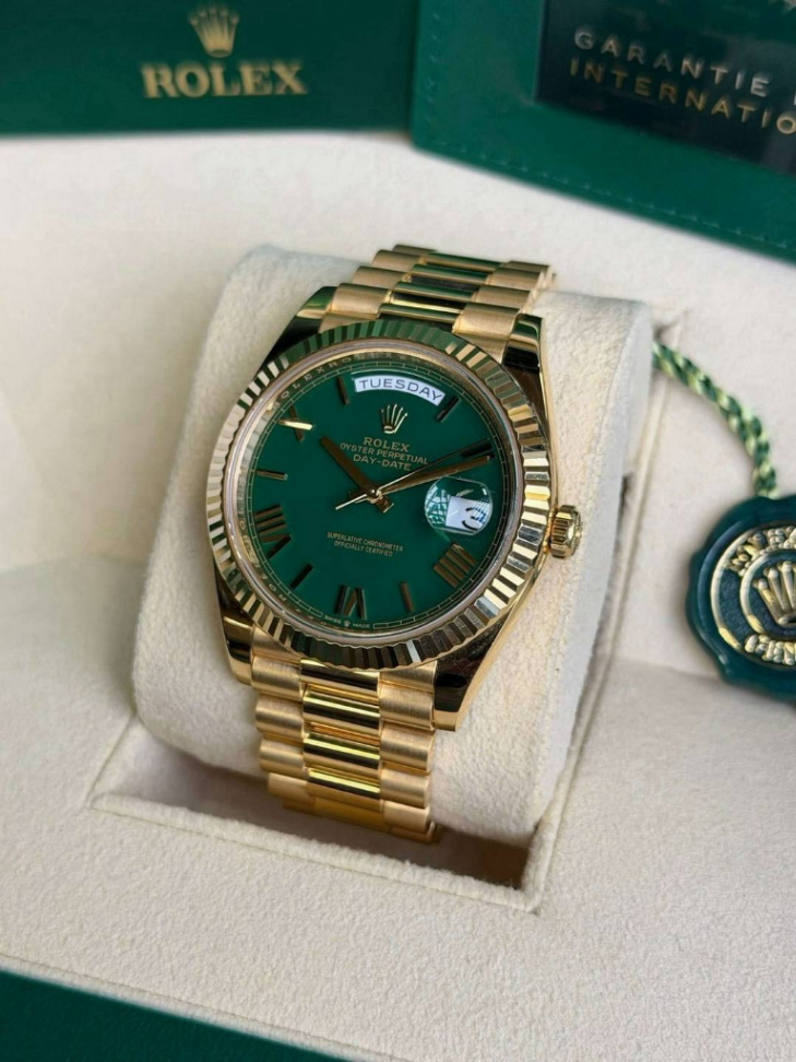 Day-Date Green Roman Dial Full Yellow Gold 40mm thumbnail 3