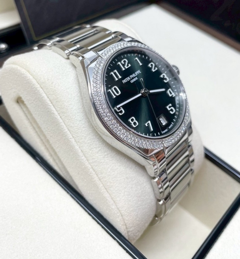 Patek Philippe Twenty Four 7300/1200A Green Dial thumbnail 3