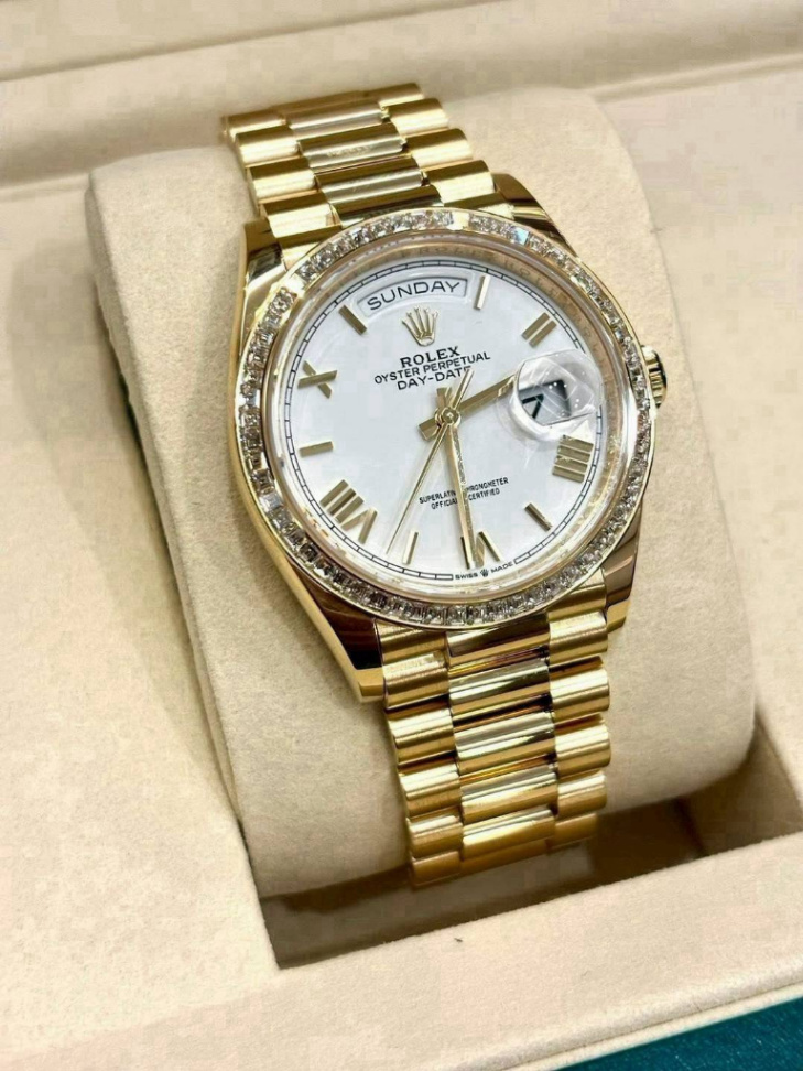 Day-Date White Roman Dial Full Yellow Gold 36mm thumbnail 1