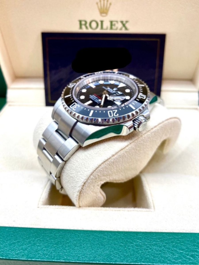 ROLEX Sea-Dweller Red Sea Oyster 126600 2025 thumbnail 3