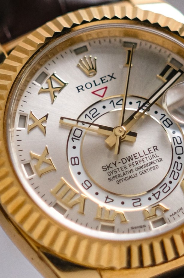 Rolex Sky Dweller 18K Gold 326138 thumbnail 4