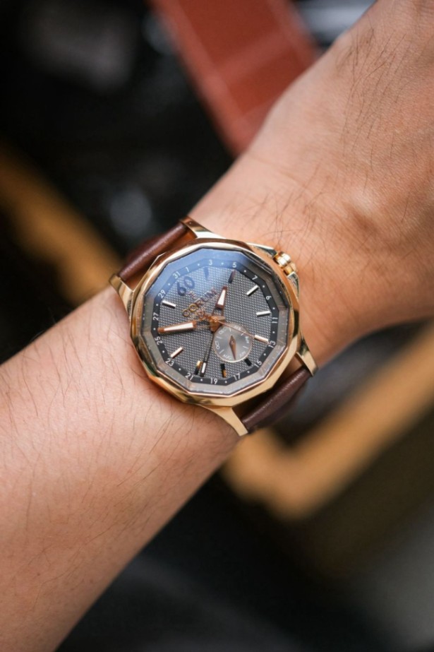 Corum Admiral’s Cup Legend Annual Calendar 18K Rose Gold (03.101.55-0001-AK12) thumbnail 3