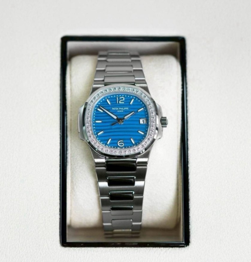 PATEK PHILIPPE Nautilus Blue Dial 7010/1G 32mm