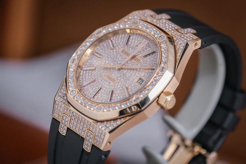 Audemars Piguet Royal Oak 15300OR - Image 2