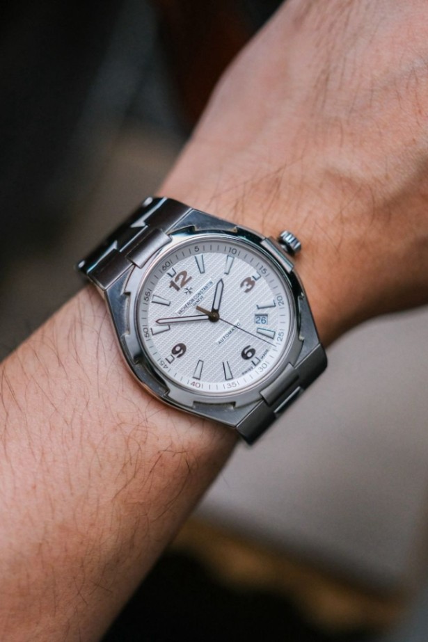 Vacheron Constantin Overseas Gen II White Dial thumbnail 4
