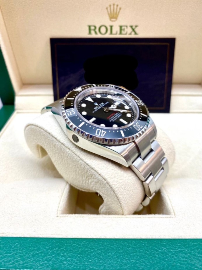 ROLEX Sea-Dweller Red Sea Oyster 126600 2025 thumbnail 4