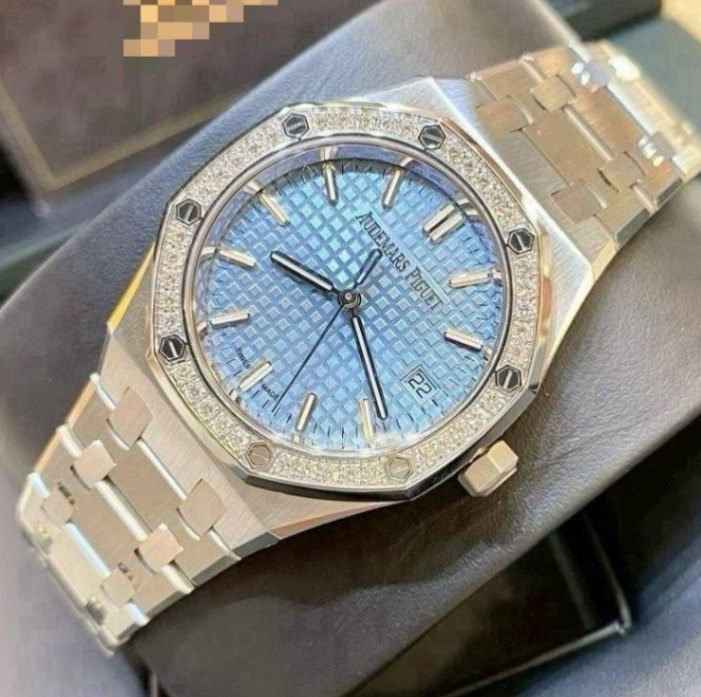 AUDEMARS PIGUET Royal Oak Ice Blue Dial 77451ST