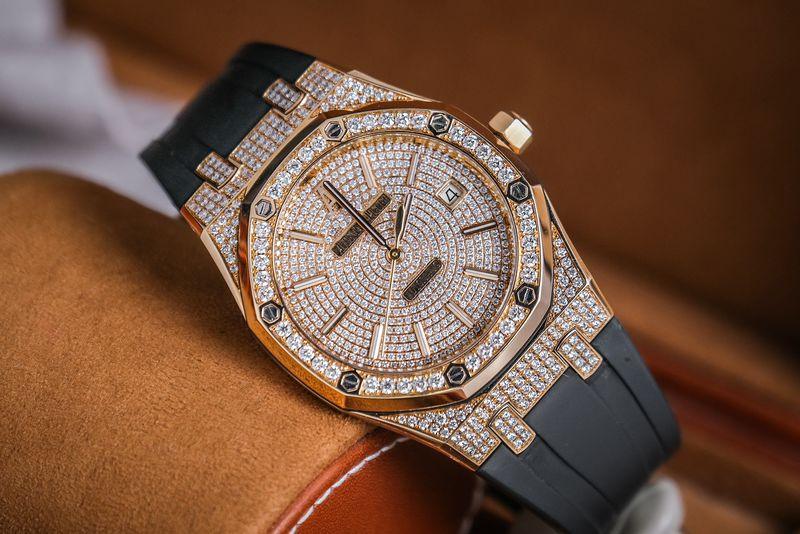 Audemars Piguet Royal Oak 15300OR - Image 4