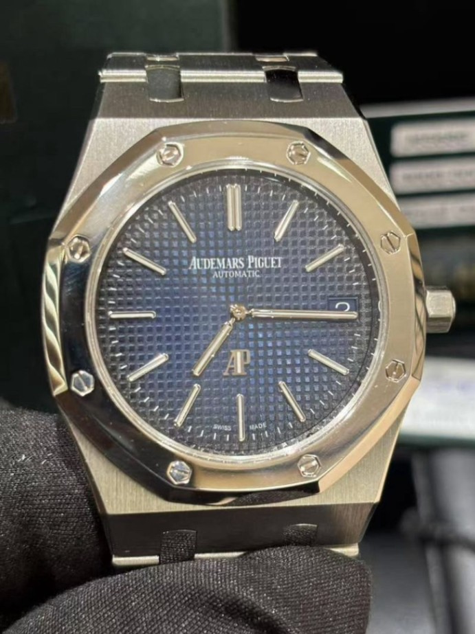 Audemars Piguet Royal Oak Extra-Thin Jumbo 15202IP thumbnail 1