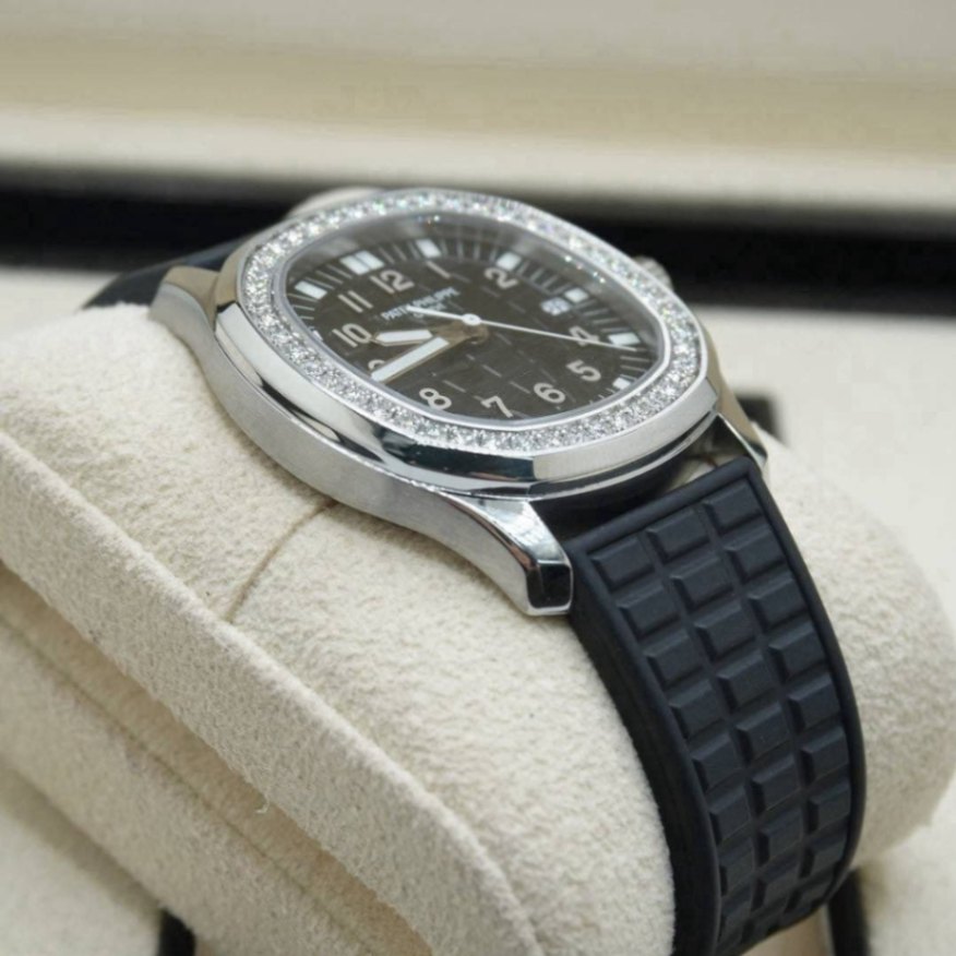 PATEK PHILIPPE Aquanaut 5267/200A Black Dial 38.8mm thumbnail 3
