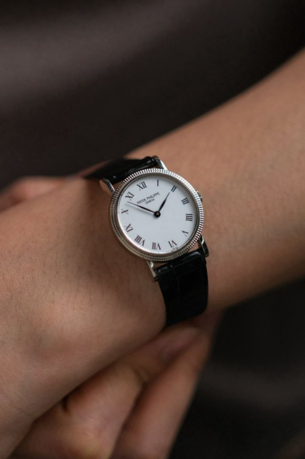 Patek Philippe Calatrava Ladies 18K White Gold Ref. 4809G-001 thumbnail 3