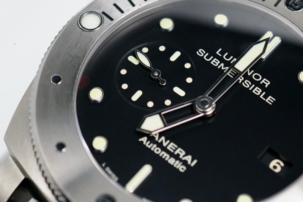 Panerai Luminor Submersible PAM 305 Titanium 3Days - Image 6