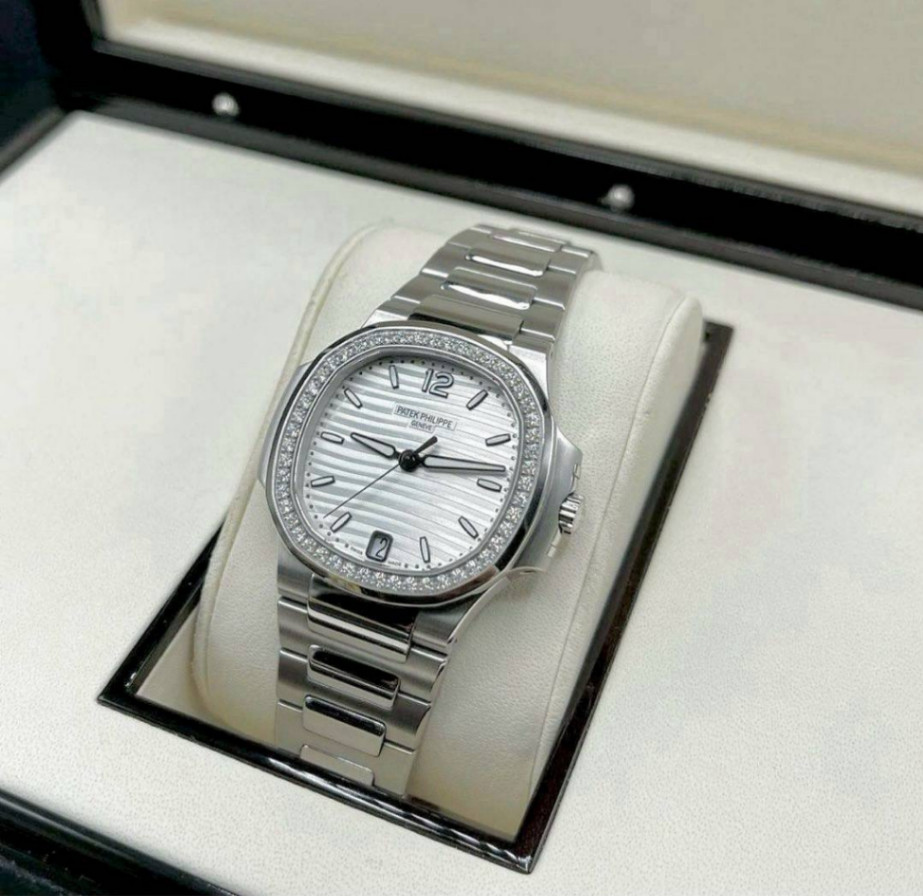 USED Patek Philippe Nautilus 7018/1A White Dial - Image 2