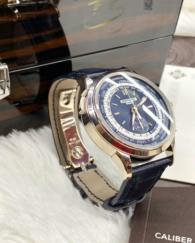 Patek Philippe Collection World Time Chronograph 5930G-001  thumbnail 4