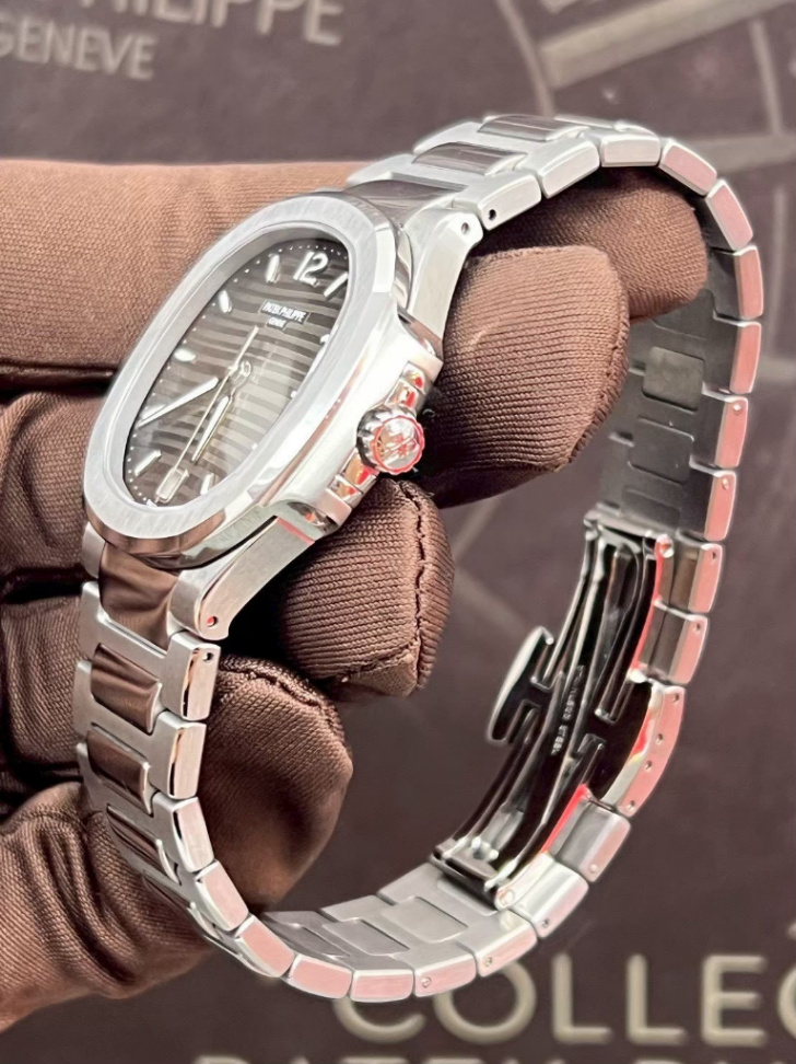 Patek Philippe Nautilus 7118/1A Grey Dial - Image 3