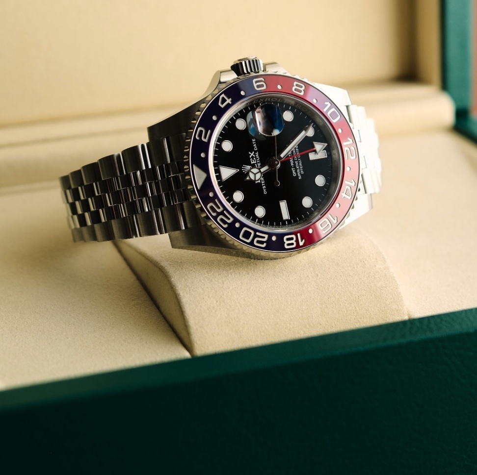 Rolex New GMT-Master II 126710BLRO ‘Pepsi’ Black Dial Jubilee 2026 thumbnail 9