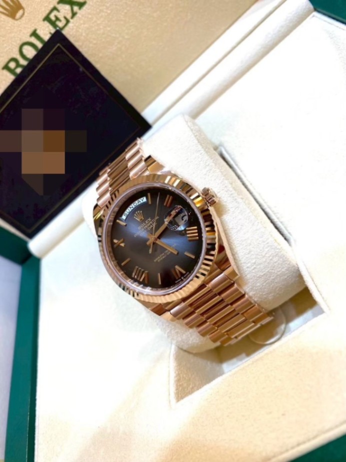 ROLEX Day-Date 40 Black Ombre Dial Full Rose Gold thumbnail 3