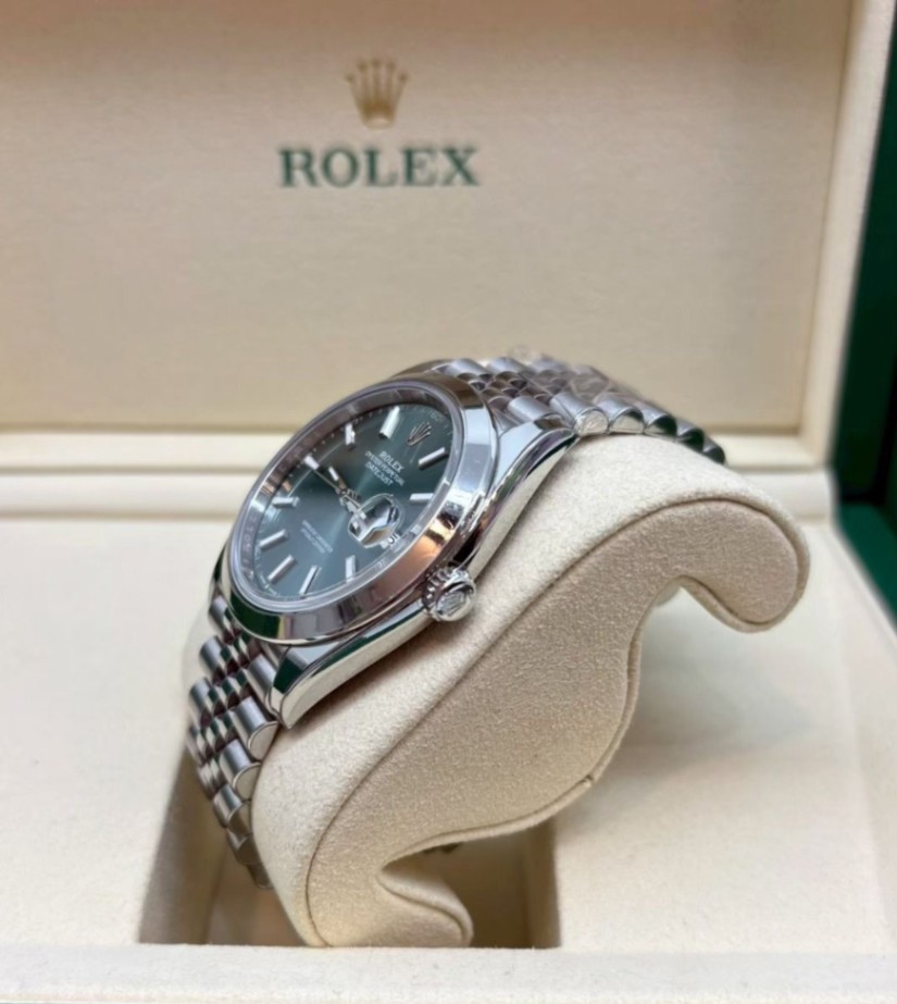 ROLEX Datejust Mint Green Dial Jubilee 126300 2/2026 - Image 4