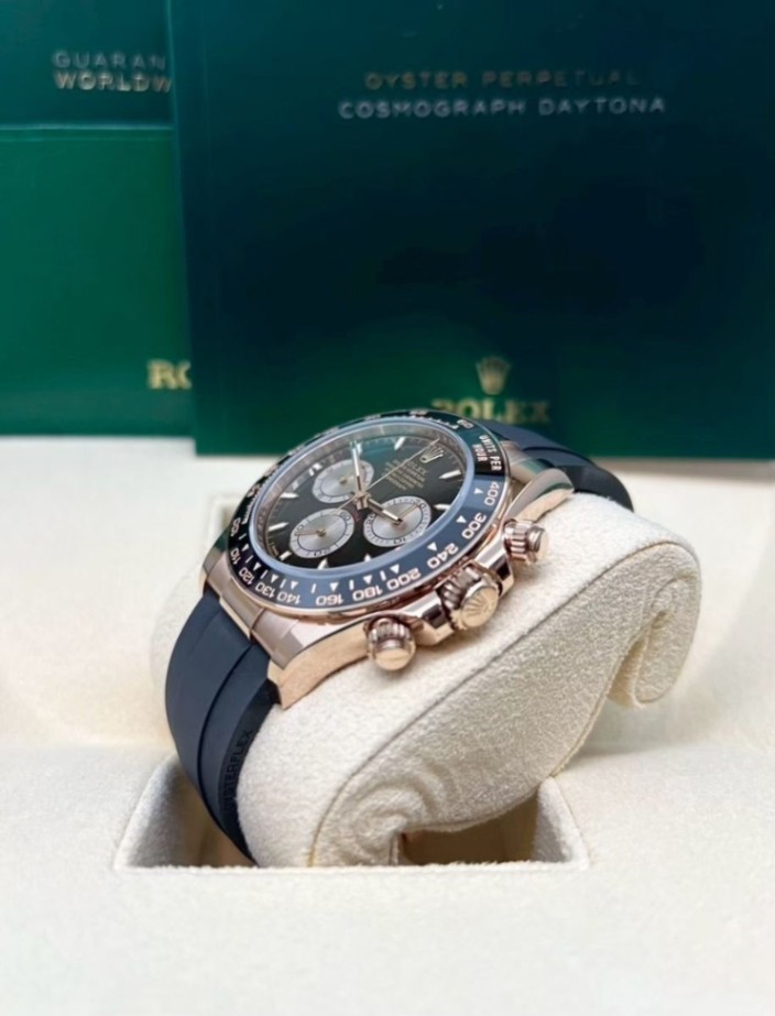Rolex Daytona Black Dial Oysterflex 40mm - Image 2