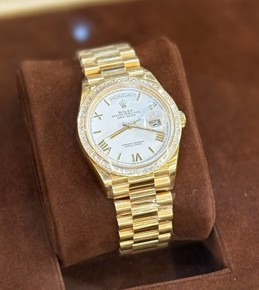 Day-Date White Roman Dial Full Yellow Gold 36mm thumbnail 3