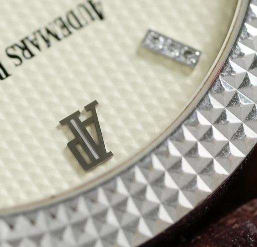 Audemars Piguet Classique Clous de Paris 15163BC thumbnail 2