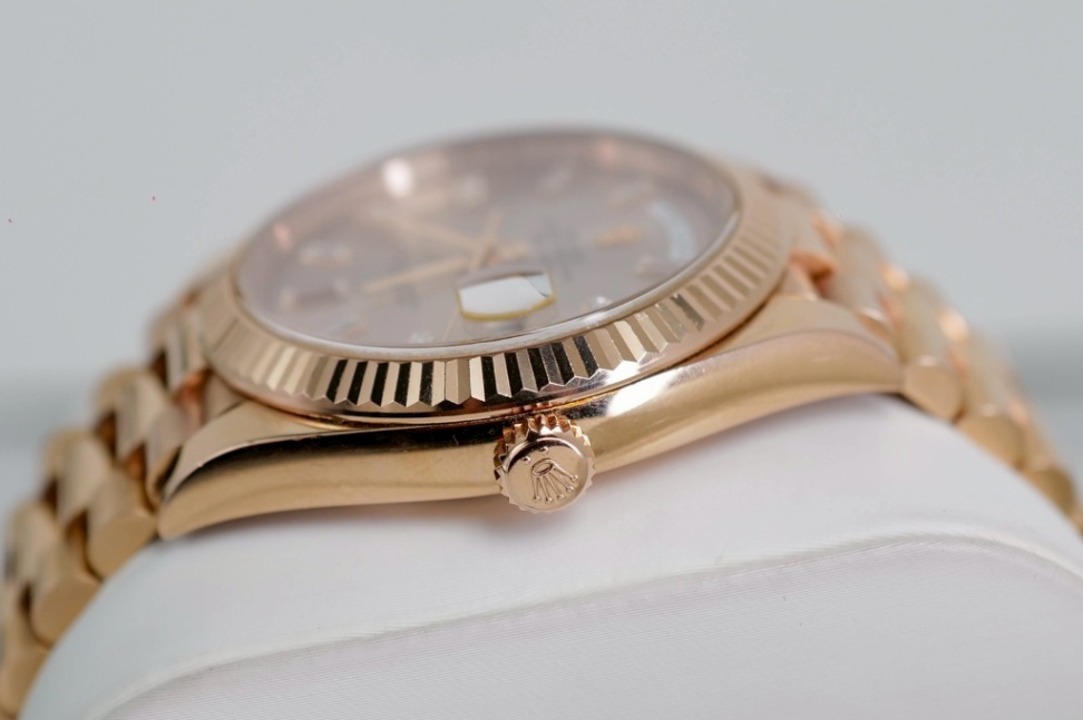 ROLEX Day-Date 40 228235 Everose Gold Sundust Diamond Dial - Image 3