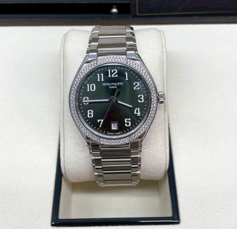 Patek Philippe Twenty Four 7300/1200A Green Dial thumbnail 1
