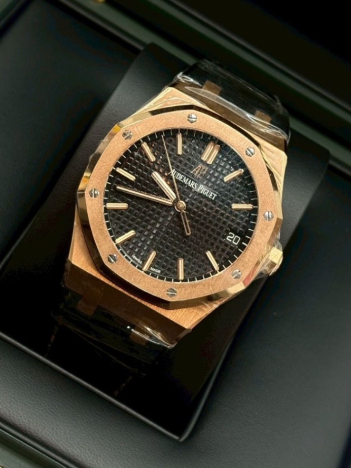 AUDEMARS PIGUET Royal Oak 15500OR Black Dial 41mm - Image 2