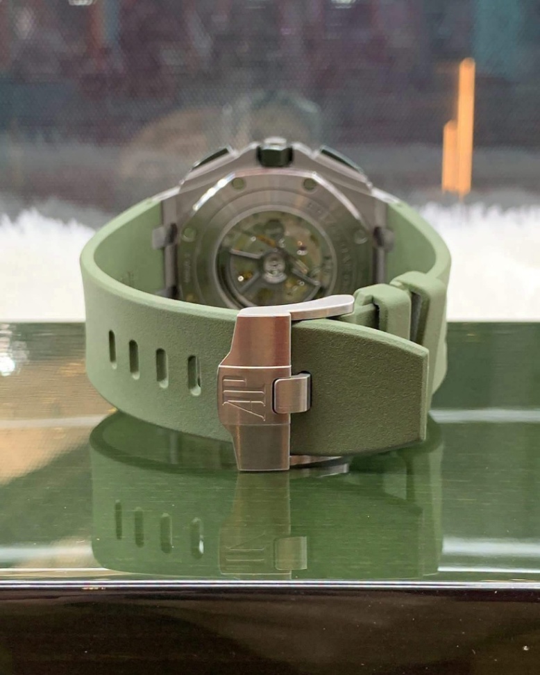 Audemars Piguet Royal Oak Offshore Chronograph Green Camo thumbnail 4