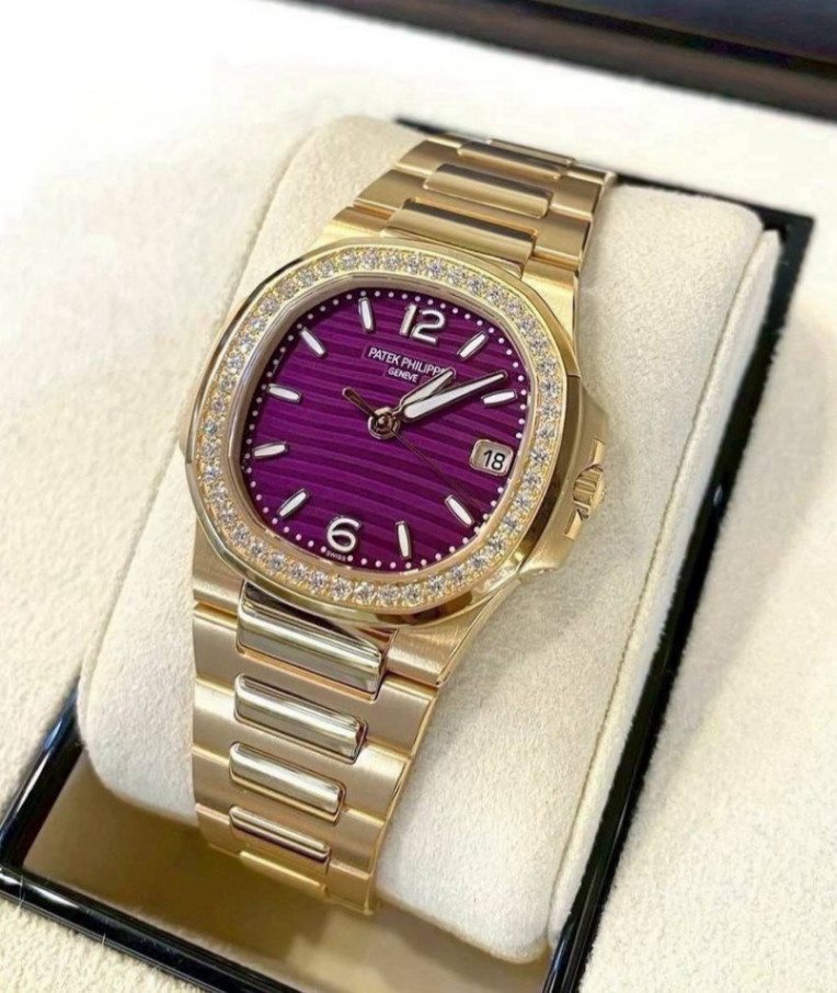 Patek Philippe Nautilus 7010/1R Purple Dial - Image 2