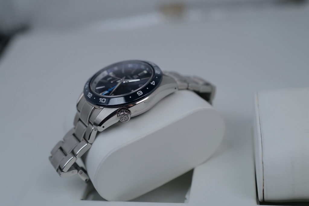 GRAND SEIKO Spring Drive GMT SBGE255G Fresh Blue 40.5mm - Image 3