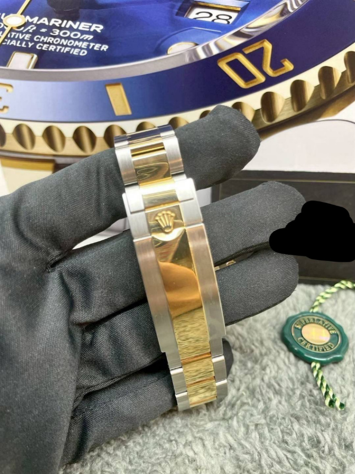 Used Submariner Date Blue Dial 2t Yellow Gold 41mm - Image 4