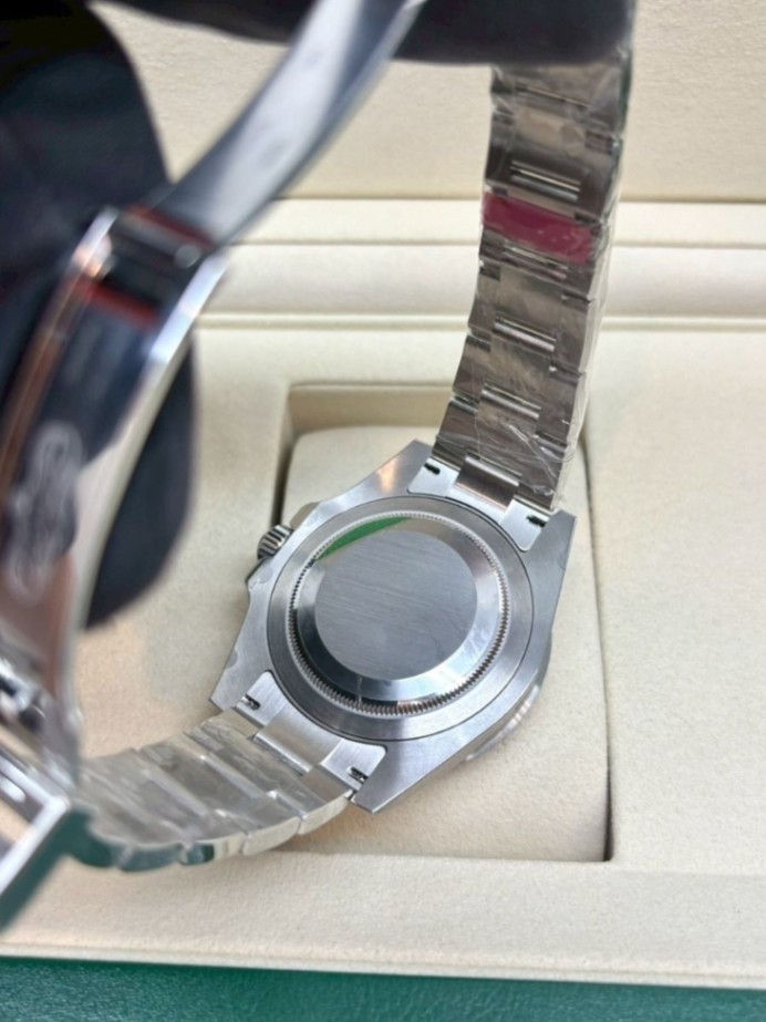 ROLEX GMT-Master II Batman Oyster 126710BLNR 5/2026 - Image 4