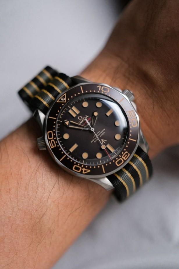 OMEGA Seamaster Diver 300M 007 Edition Ref. 210.92.42.20.01.001 thumbnail 5